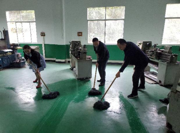 雷锋精神永续传承 志愿服务师生同行